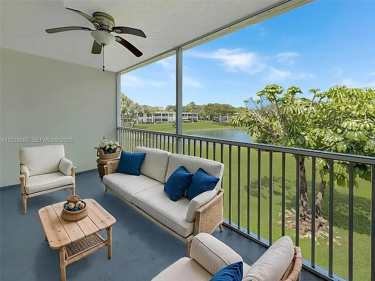 3641 Oaks Clubhouse Dr #201 — Photo 26