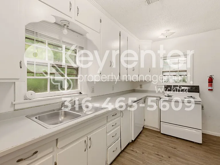 915 N Harding Ave — Photo 12
