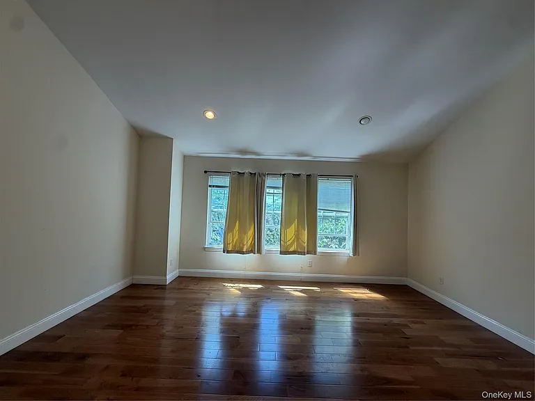12 Yennicock Ave — Photo 6