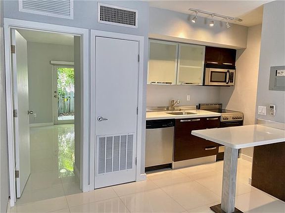 4th image of 1503 NE 4th Ct APT 3