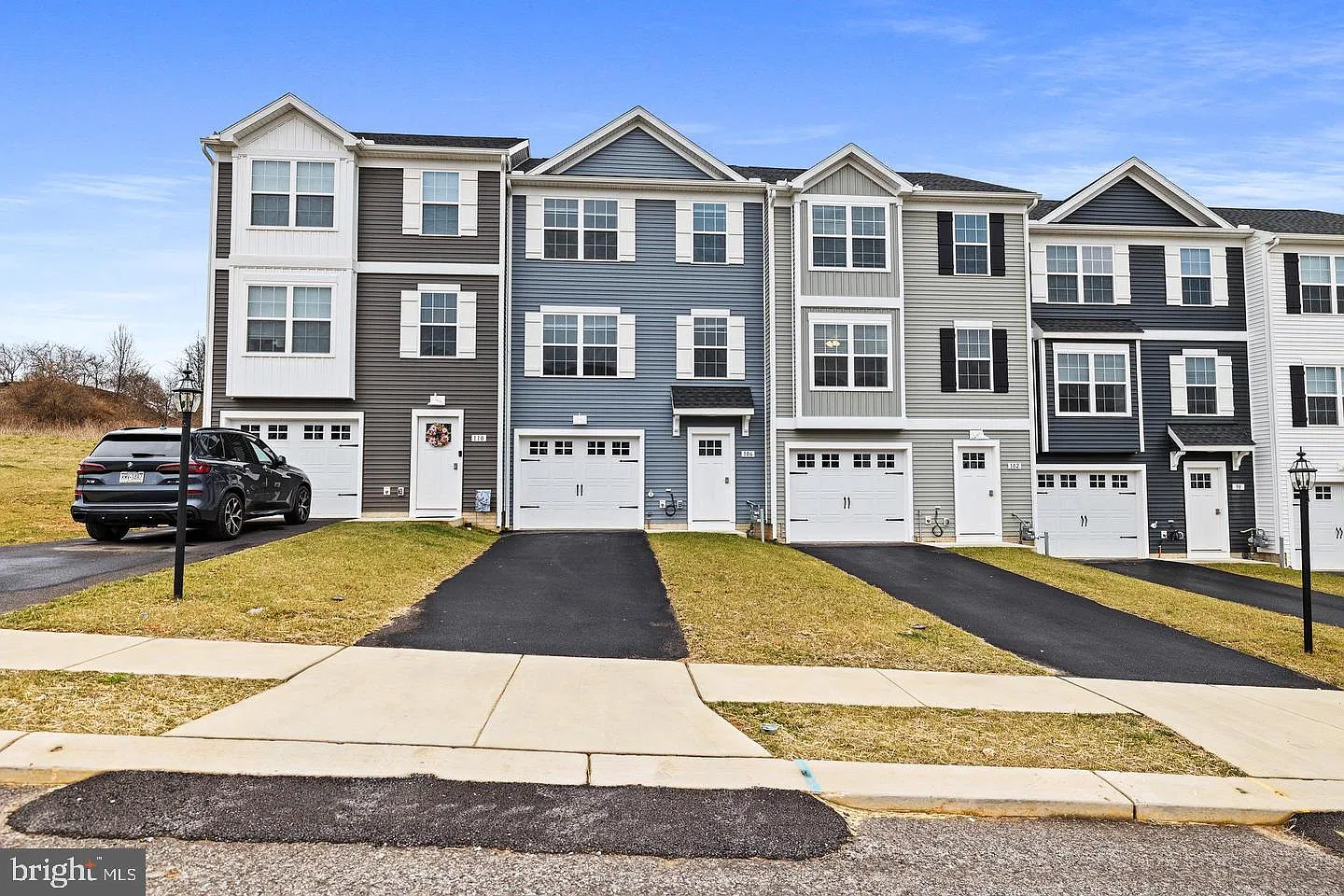4 bed, 2.5 bath, 1252 sqft, $2,295 — Photo 1