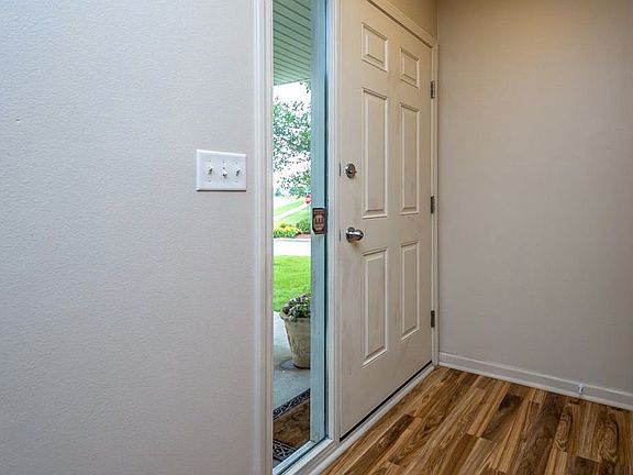 4th image of 9820 Winshire Ln