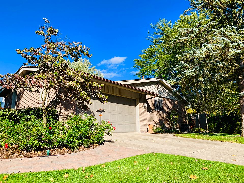 2nd image of 18574 Golfview St