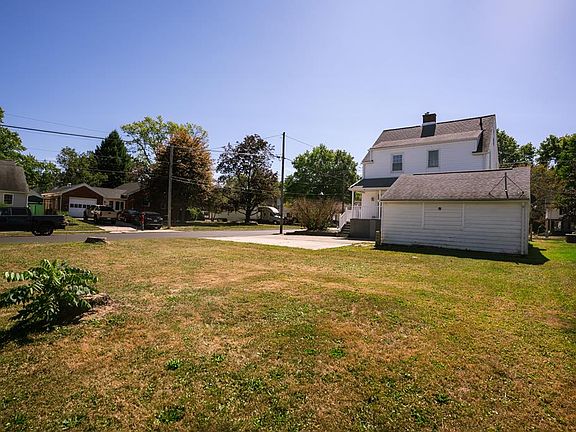 5th image of 107 Mansfield Ave