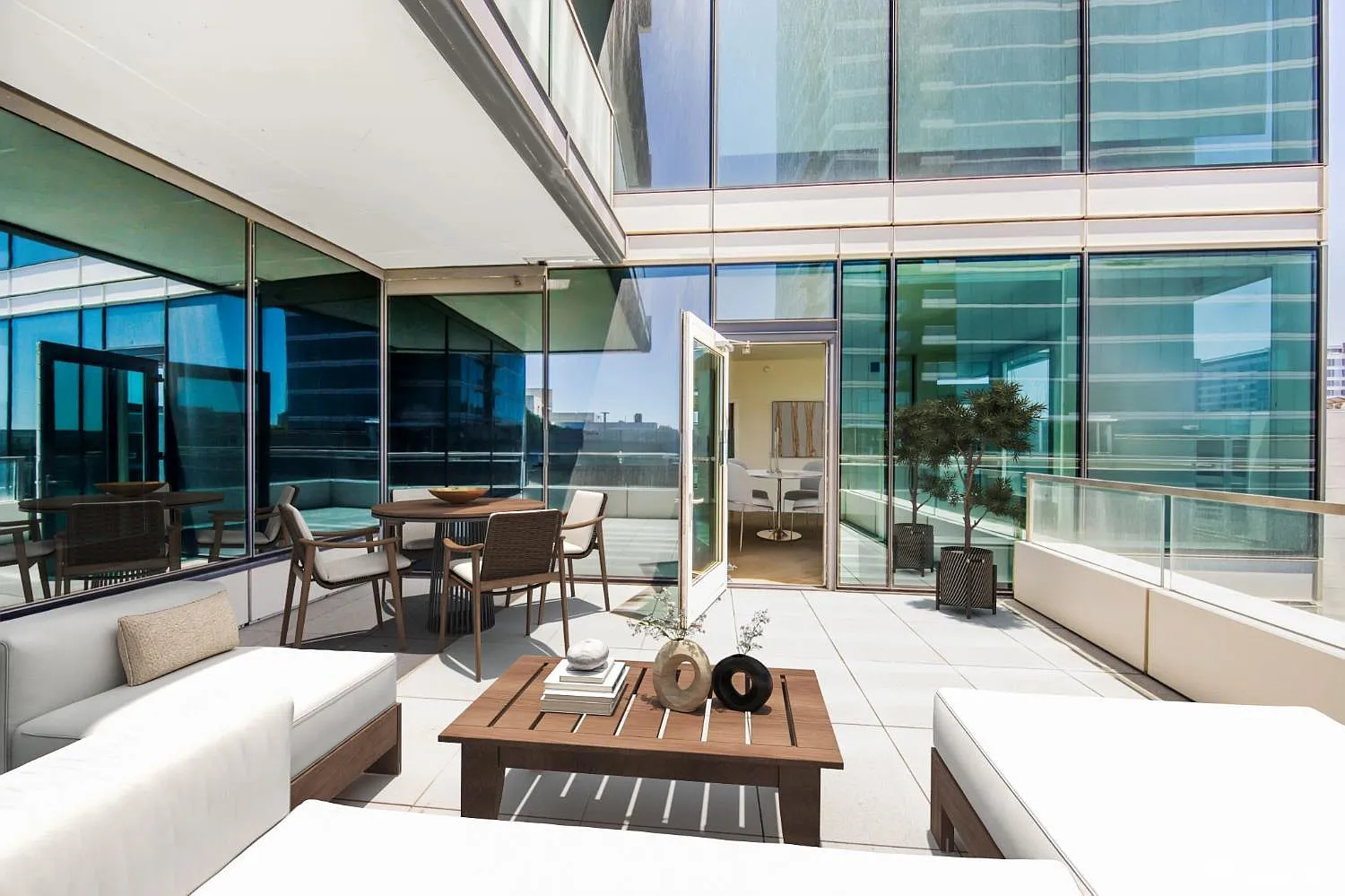 1 bed, 1.0 bath, 780 sqft, $7,000 — Photo 1