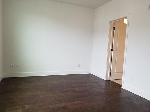 5th image of 1584 Pratt Pl