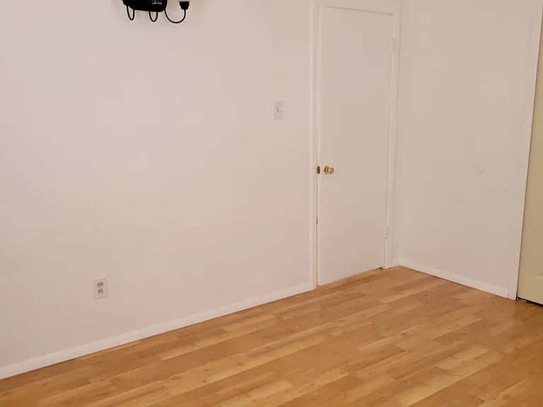825 Grace St NE — Photo 2