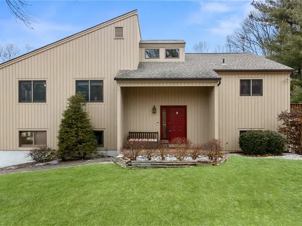 4 Nathalie Court, Cortlandt Manor, NY 10567