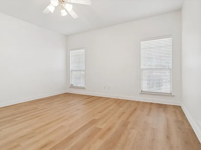 1116 Charleston Ln — Photo 14