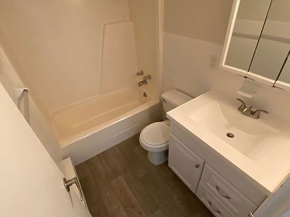4th image of 310 E Chalmers St #0B-1Ba