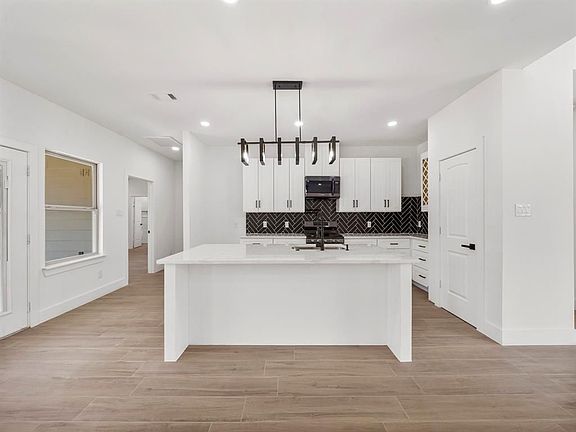 5th image of 2138 Deerhurst Ln