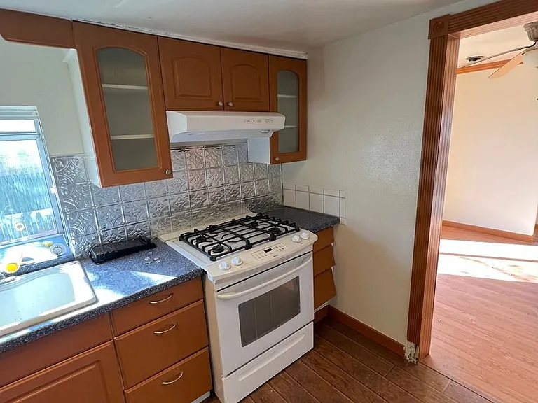 1216 Harrison Ave — Photo 12
