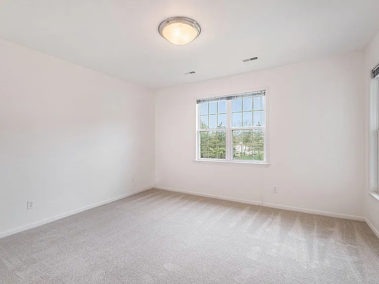 2925 N Knightsbridge Cir — Photo 15