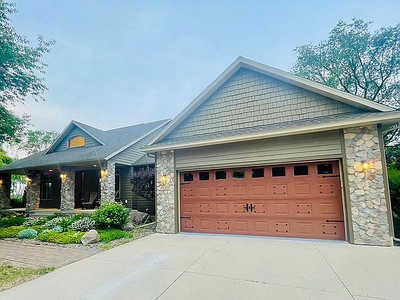 Front Porch and 2-Car Garag 