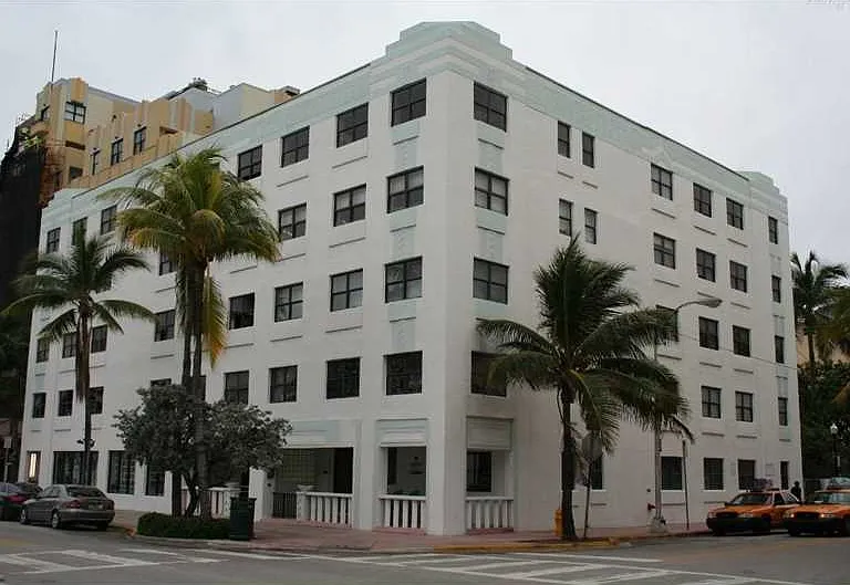 1390 Ocean Dr #402 — Photo 1