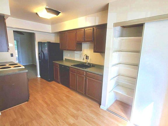 5th image of 12933 Pickering Dr