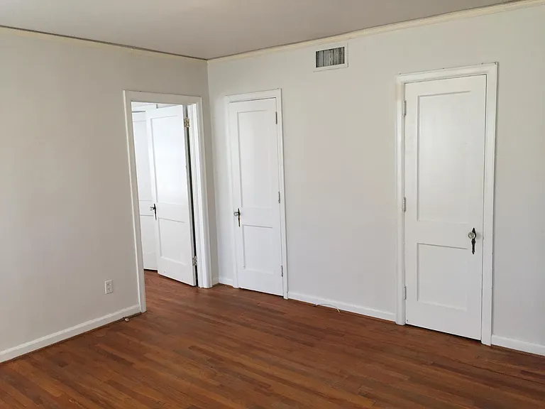 1828 Old Shell Rd — Photo 5