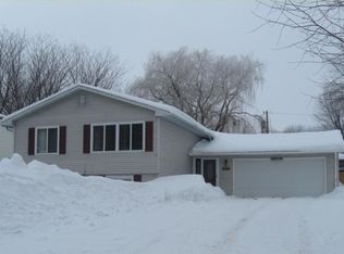 1020 Maplehill Dr, Albert Lea, MN 56007