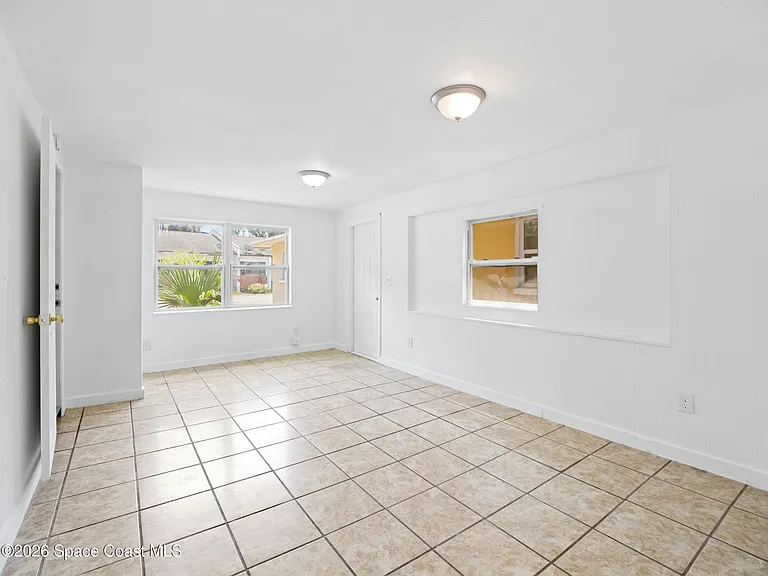 87 NW Irwin Ave — Photo 17