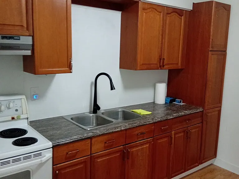 190 Borland St E #4 — Photo 4