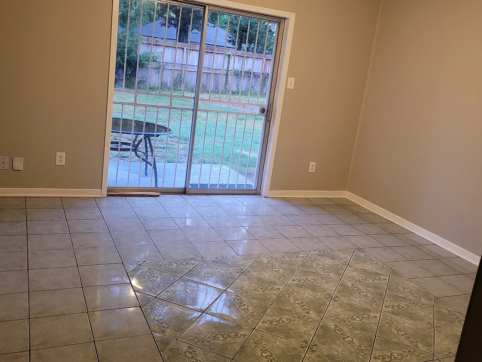 3 bed, 1.5 bath, 1497 sqft, $1,600 — Photo 3