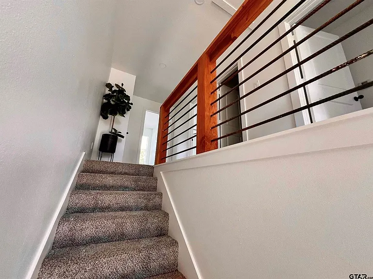 18747 FM 2493 — Photo 8