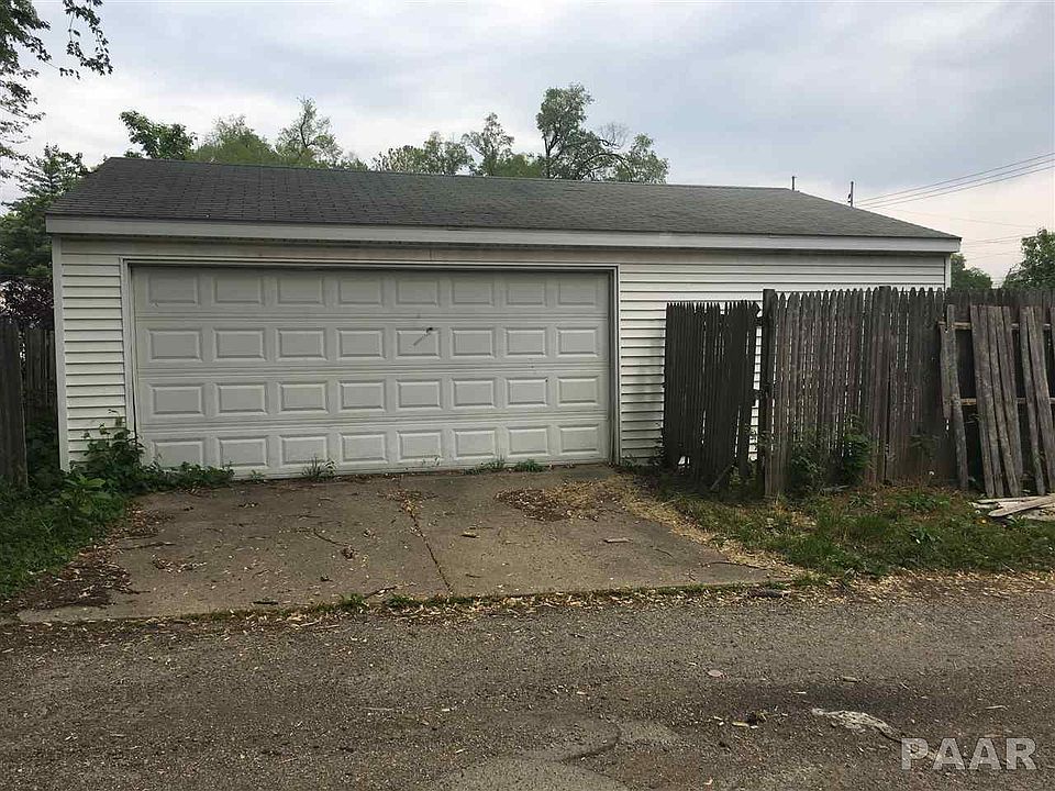 1st image of 214 E Corrington Ave