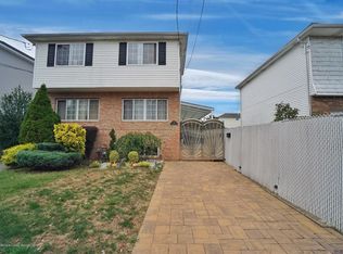 251 Kiswick St, Staten Island, NY 10306