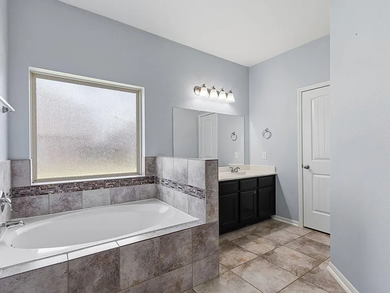 271 Westwood Dr — Photo 27
