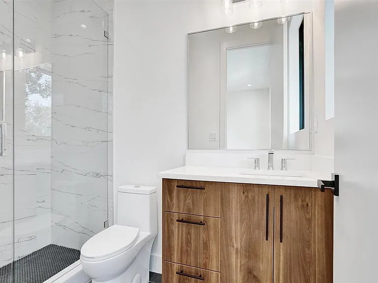 604 SW 7th Ave — Photo 18