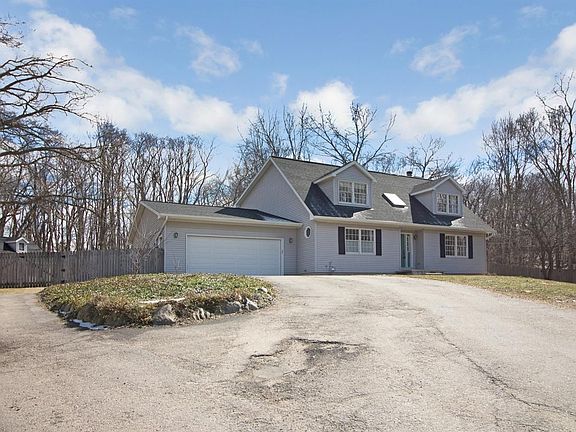 2nd image of 3815 Queen Oaks Dr