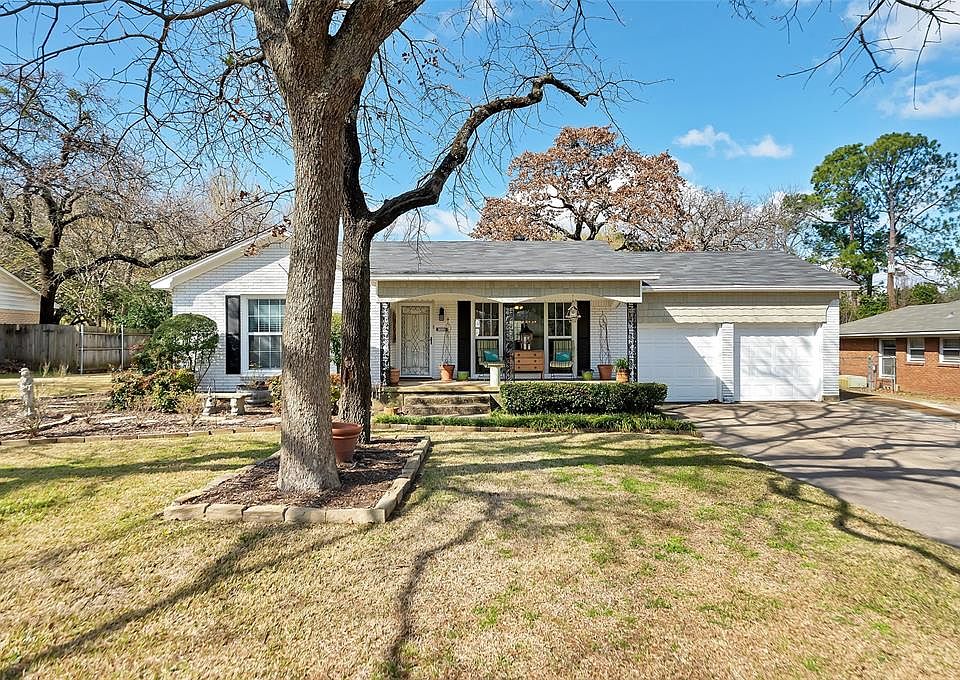 1st image of 2111 Robinwood Ln