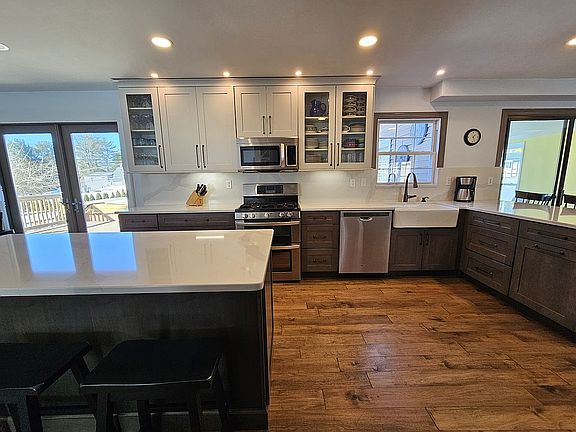 5th image of 1242 Victoria Ln