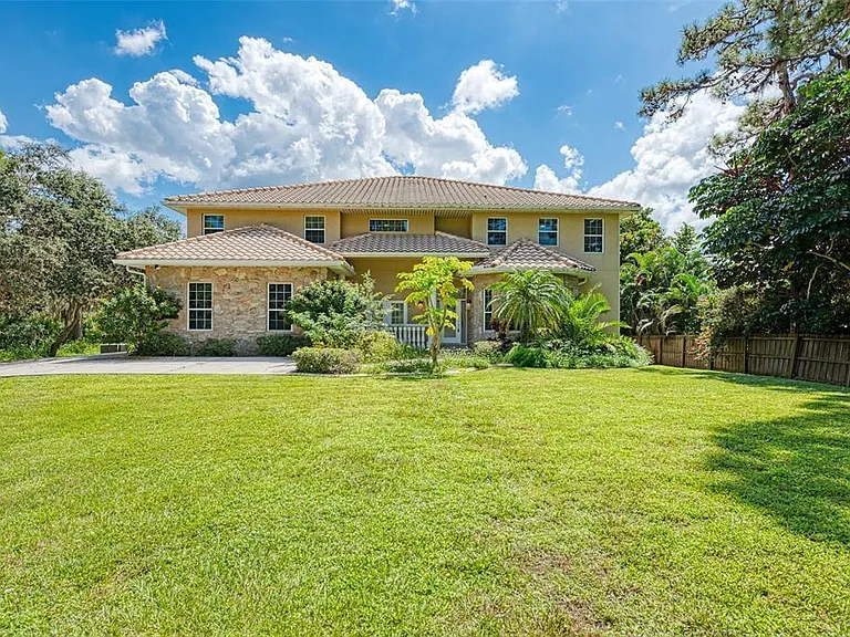 1648 Bayshore Dr — Photo 2