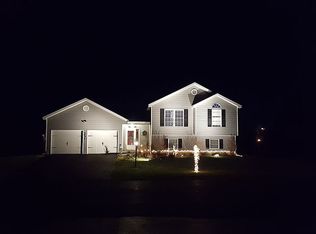 11 Fisher Ln, Hagaman, NY 12086