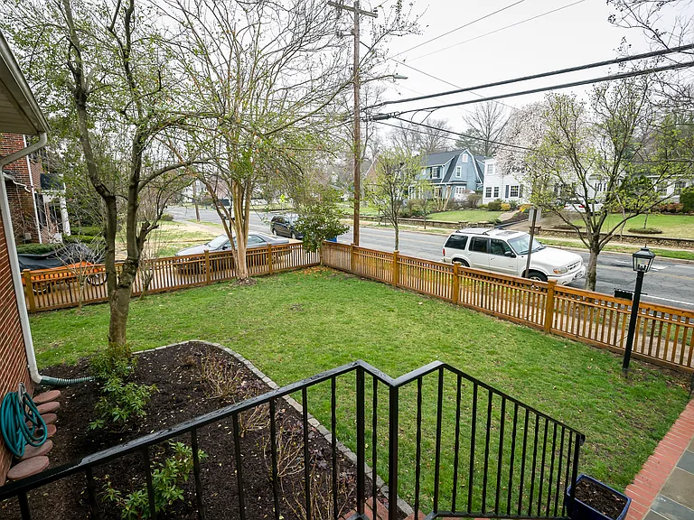 407 Russell Rd — Photo 71
