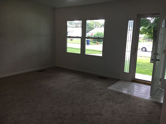 3rd image of 1464 Hillcrest Dr