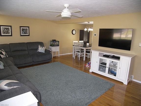 2nd image of 2306 Sherwin Dr