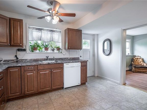 4th image of 69 Cairnsmuir Ln