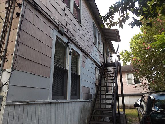 3rd image of 514 Woodland St