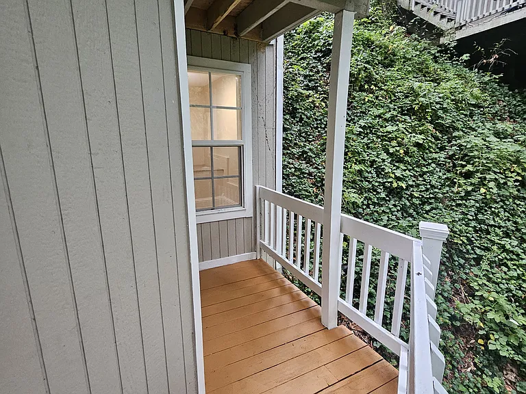 27 Avenue Ln #B — Photo 7