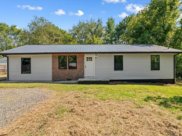 2005 Watergate Ln, Tunnel Hill, GA 30755