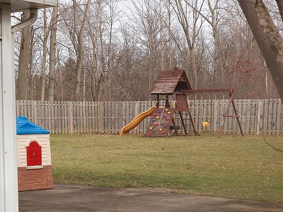 3rd image of 6091 Willow Lake Dr