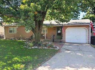 524 Meadowbrook Ct, Newton, KS 67114