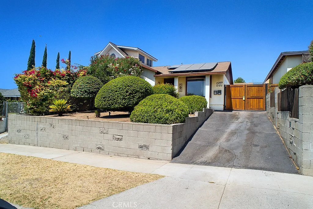 3 bed, 980 sqft, $3,700 — Photo 2