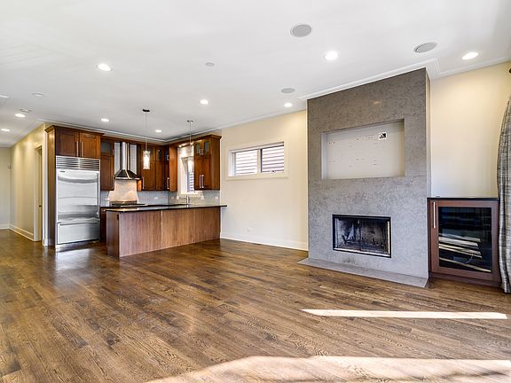4th image of 2617 N Wayne Ave #2S
