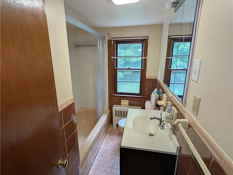 943 Moravia St — Photo 17