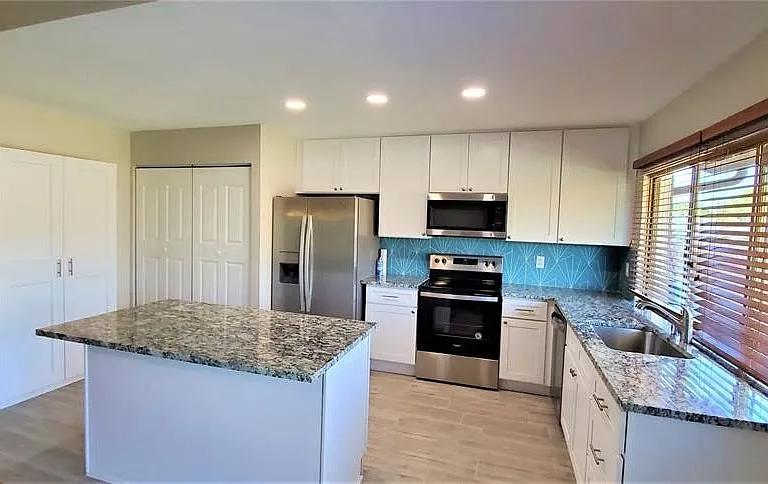 3107 Falkland Rd — Photo 9