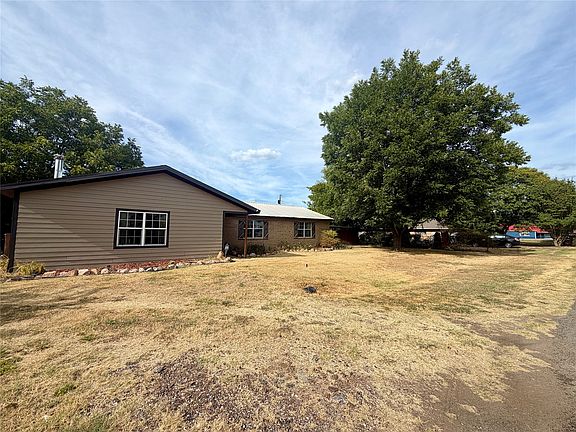 4th image of 100 Nell Ln