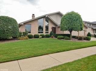 8469 Meadows Edge Trl, Tinley Park, IL 60487